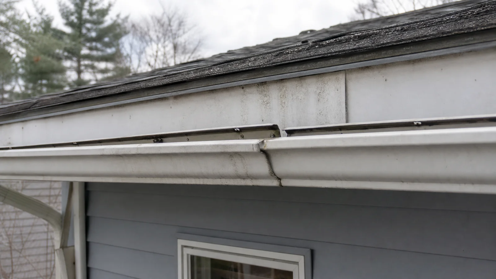 Sagging gutter pulling away from fascia board